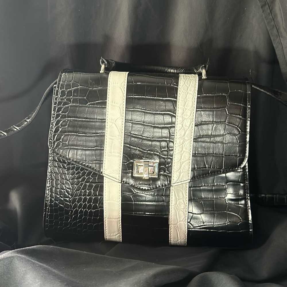 Steve Madden Black/Cream alligator print purse